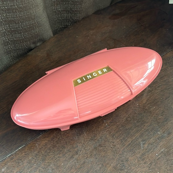 Singer Buttonholer Pink Vintage Oval clamshell case - Picture 1 of 12